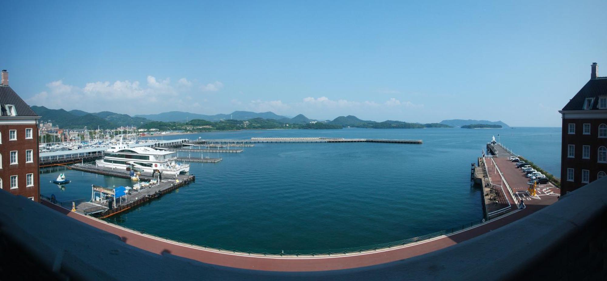 Hotel Den Haag Huis Ten Bosch Sasebo Luaran gambar View of the port of Chichijima