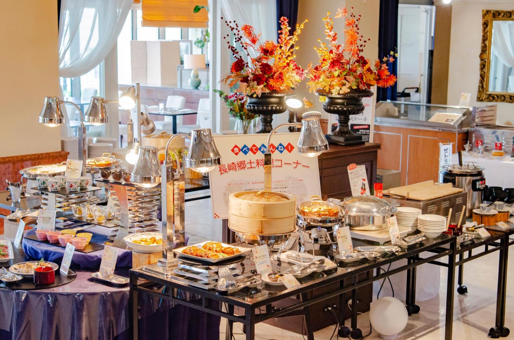 Hotel Den Haag Huis Ten Bosch Sasebo Luaran gambar A buffet at a hotel
