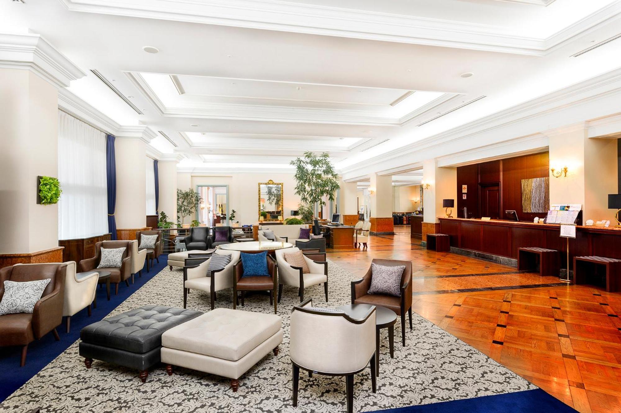 Hotel Den Haag Huis Ten Bosch Sasebo Luaran gambar The lobby of the hotel