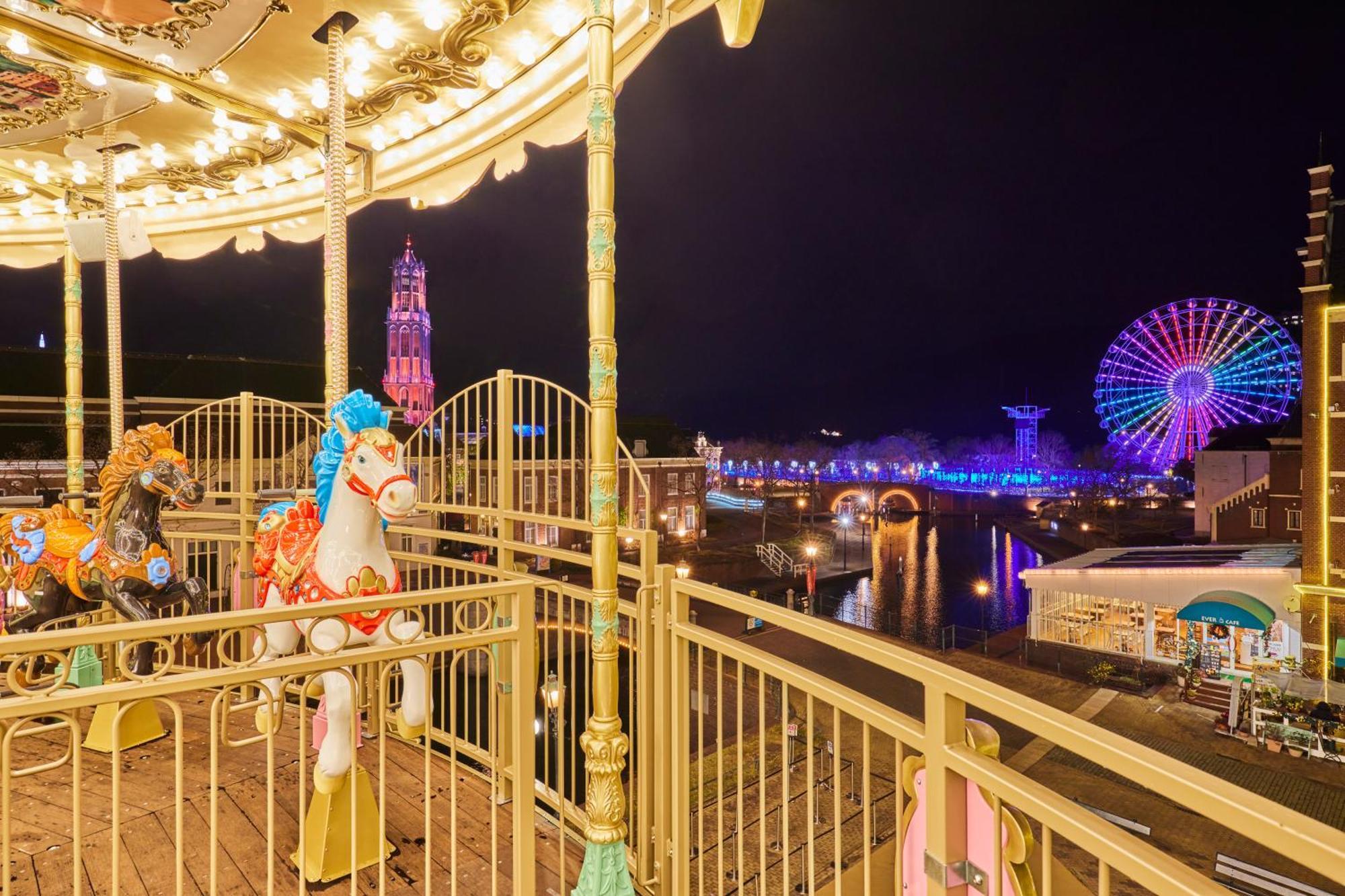 Hotel Den Haag Huis Ten Bosch Sasebo Luaran gambar View of the park at night
