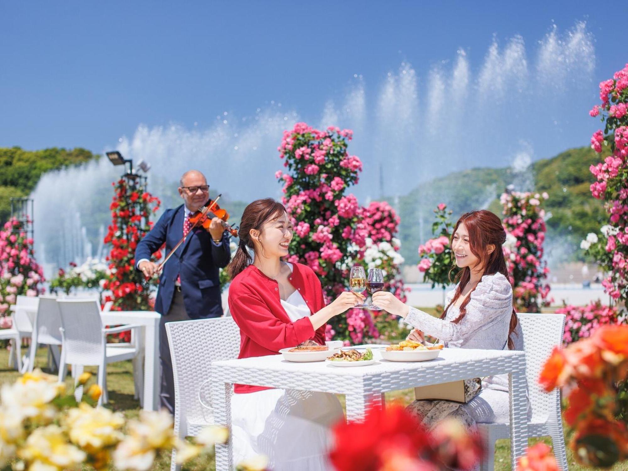 Hotel Den Haag Huis Ten Bosch Sasebo Luaran gambar The Rose Festival